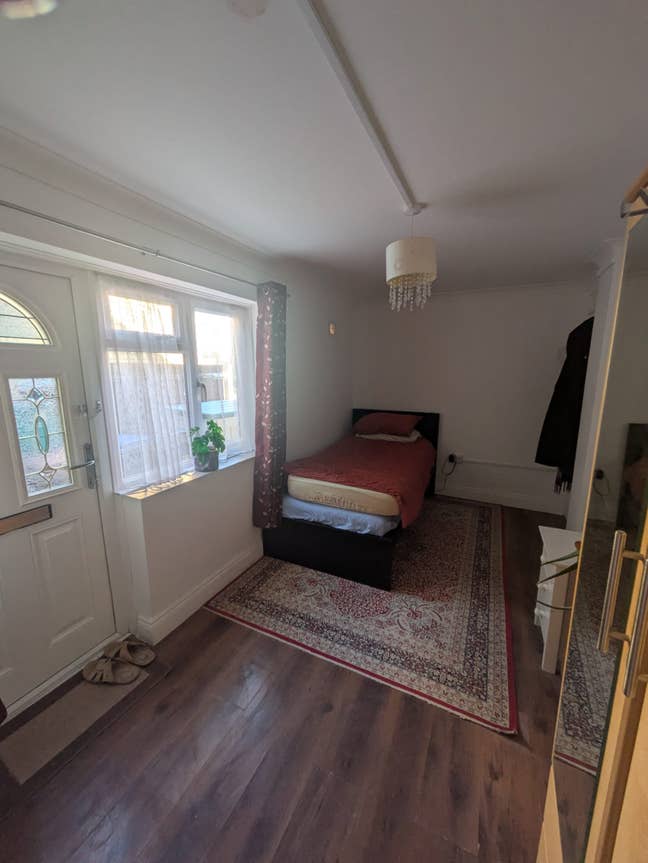 Double room with ensuite and private entrance Main Photo