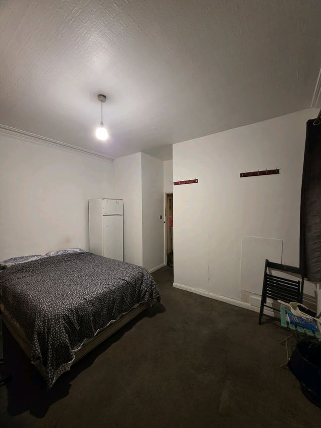  Spacious Double bed Room Available in  Wood Green Main Photo