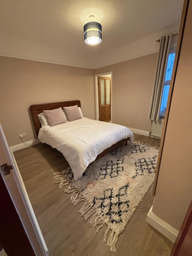 Double room w/en-suite in terrace share Main Photo