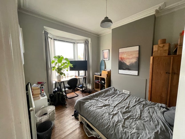 1 gorgeous room free now . Unexpectedly. Fully inc Main Photo