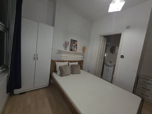 🏡 Welcome to Your New Home in Margravine Gardens Main Photo