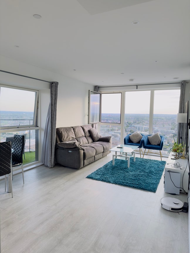 Entire 1 Bedroom Sky Apartment from5 Dec – 4 Jan)  Main Photo