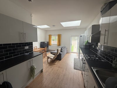 Professional  Executive Rooms in Chorlton Main Photo