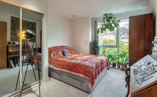 Double Room with En suite Main Photo