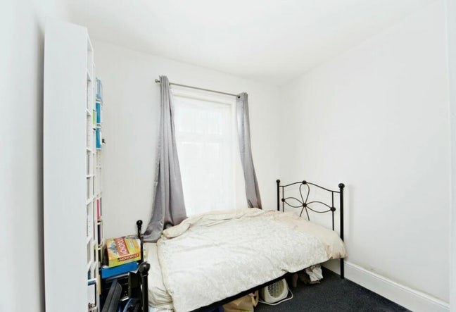 Single Room Main Photo