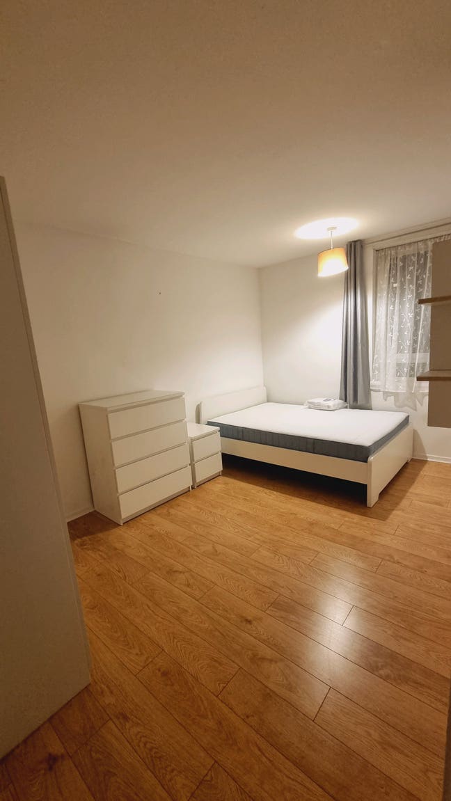 Large Room Canary Wharf  Main Photo