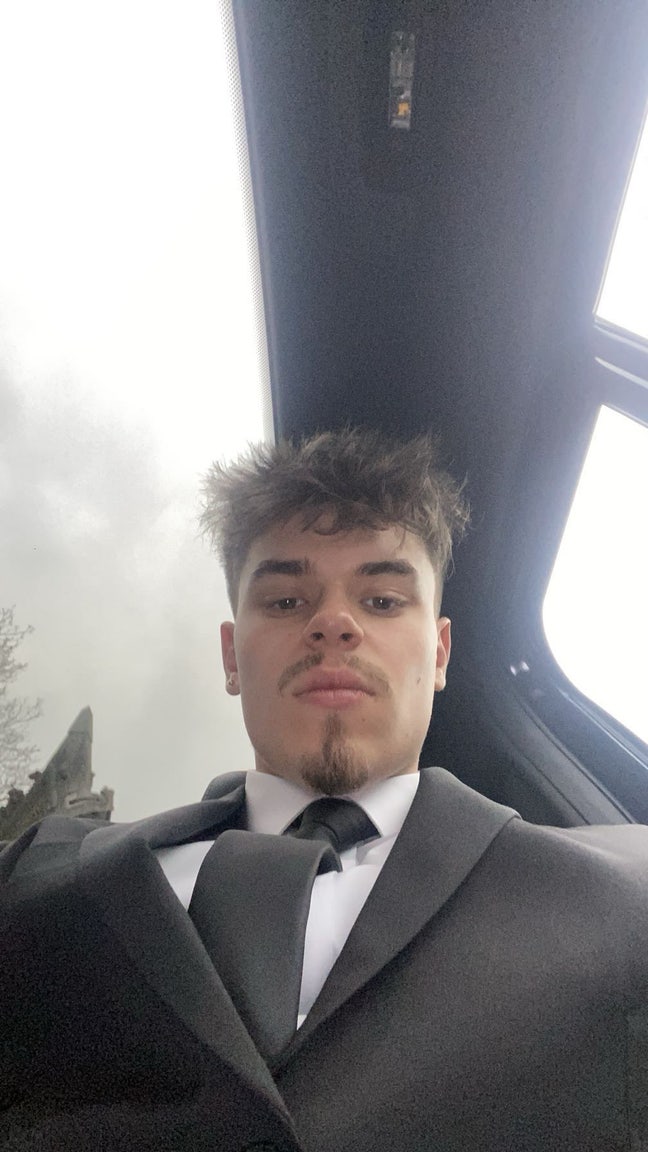 I’m a bright lad working 5 days a week tryi... Main Photo