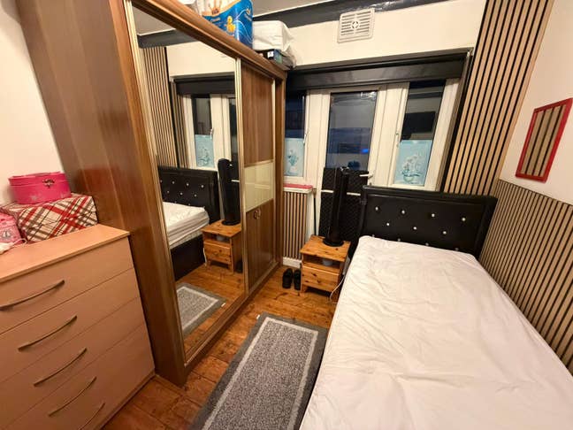 Single bed with a balcony  Main Photo