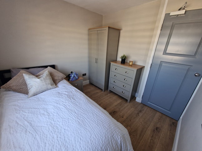 Double Room Close to Basildon Town Centre Main Photo