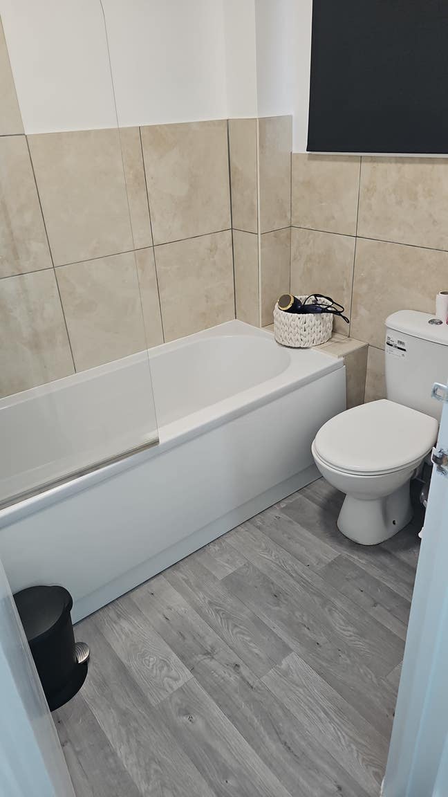 Clean Nicely Furnished House  to Share  Main Photo