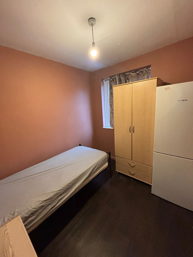 2 Rooms for Rent  Main Photo