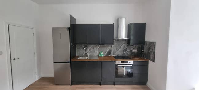 3 bedroom property turnpike lane Main Photo