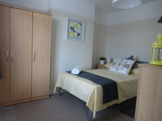 Double bedroom available now! Great Location!(SFR) Main Photo