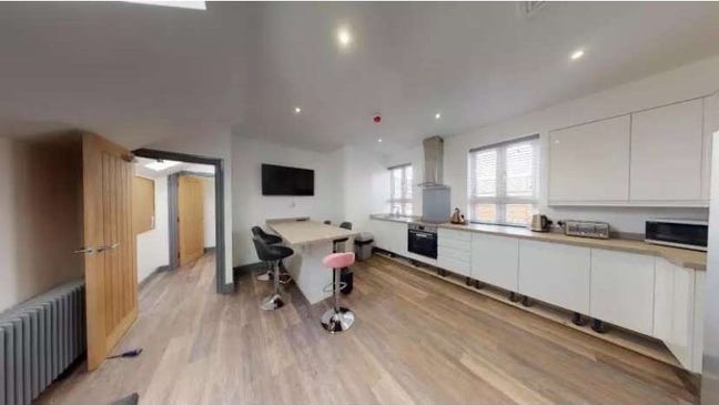 Contract available to take over Main Photo