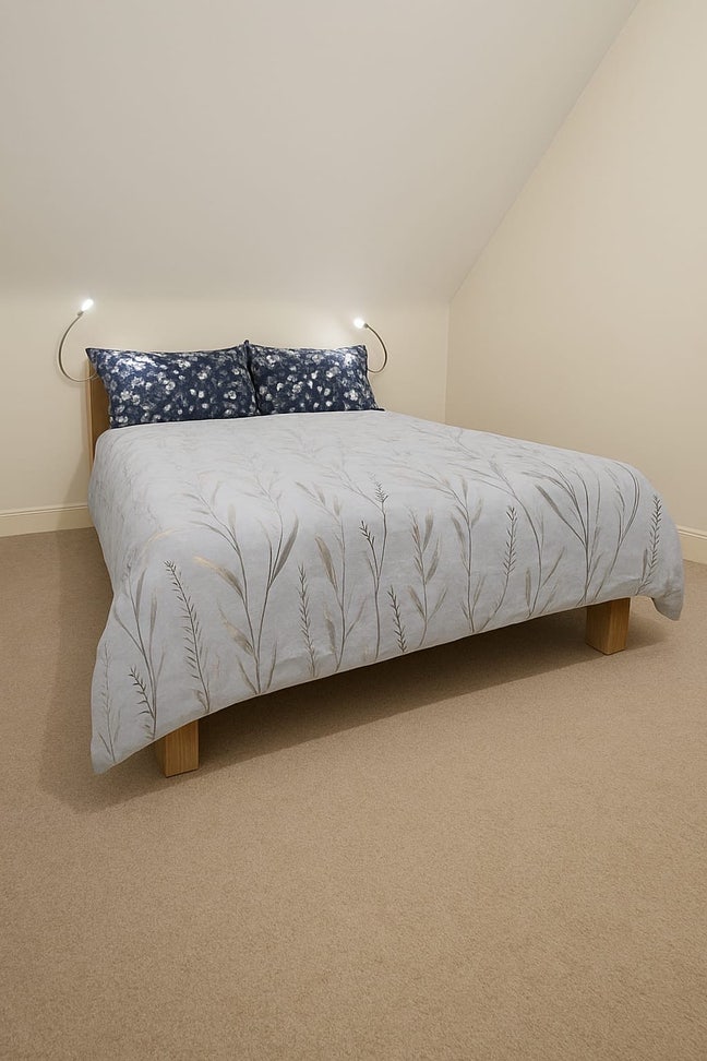 Double bedroom with  Shared Bathroom Main Photo