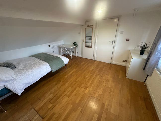 ✨ BRAND NEW 5-Bed House • Big Rooms • All Bills In Main Photo