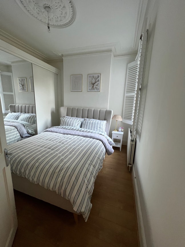 Bright Spaceous Kingsize Rm- Garden & Conservatory Main Photo