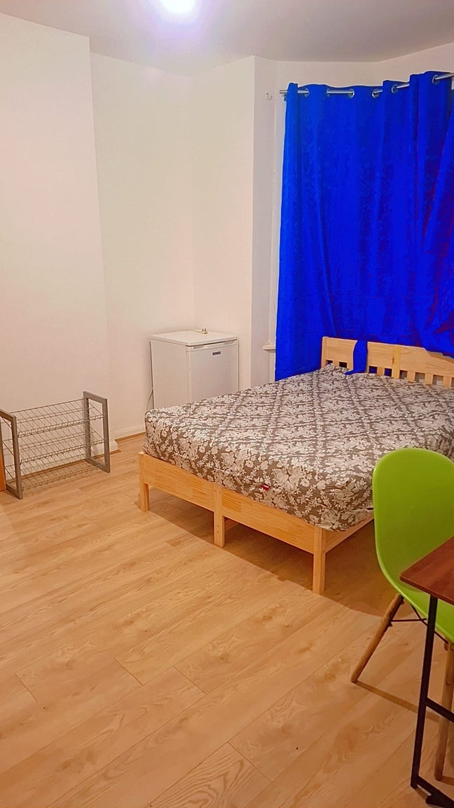 Big Room is  available close to East/West Croydon  Main Photo