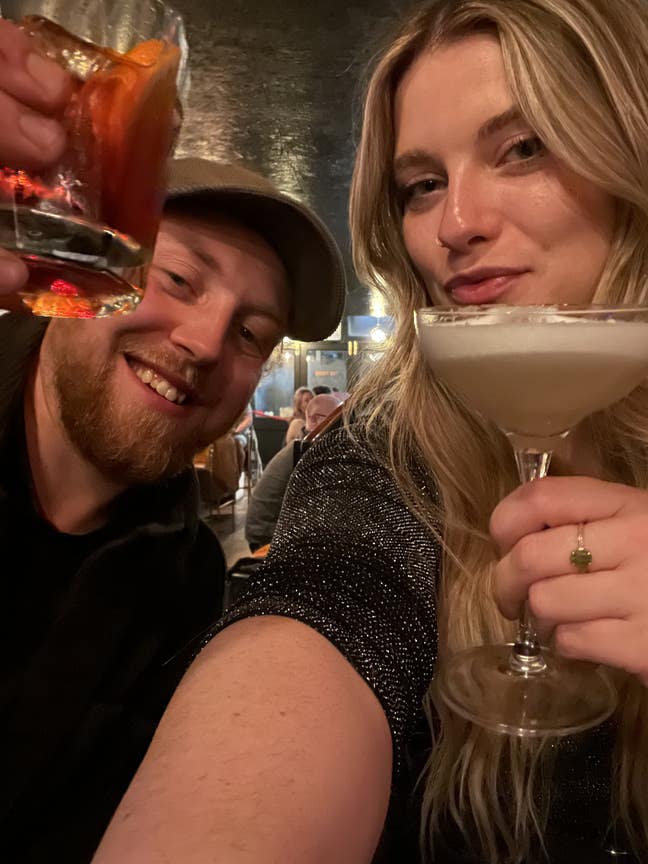 Couple looking for double room or studio  Main Photo