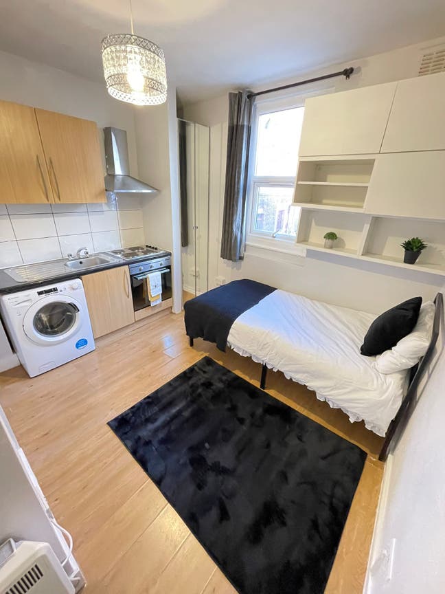 Bright & Modern Studio Flat in Seven Sisters  Main Photo