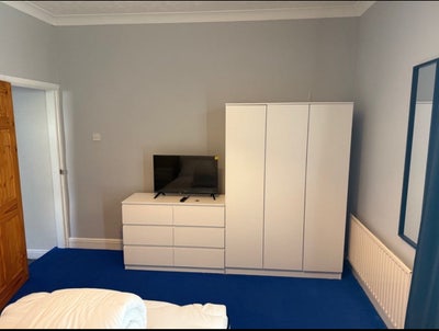 3 bedroom house shared  Main Photo