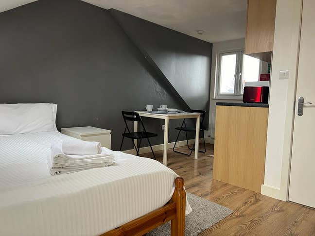 2 Studios and 2 Double rooms in a House Main Photo