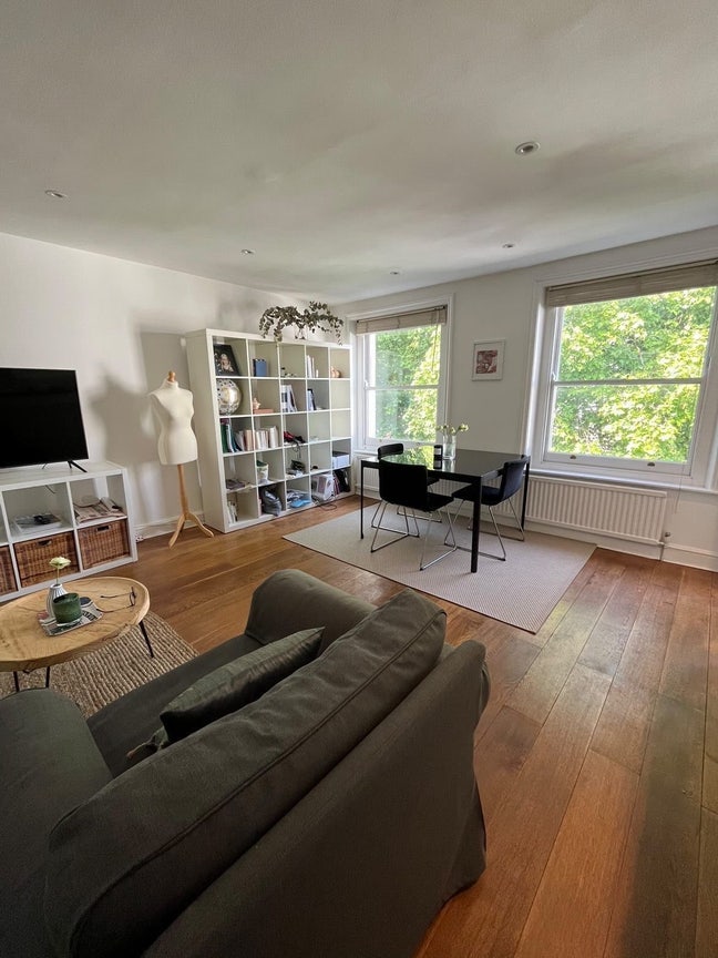 Looking for a cool flatmate in South Ken  Main Photo