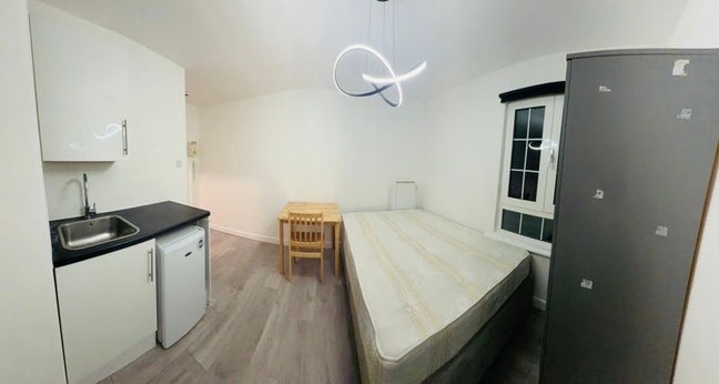 🛏️ Self- Contained Studio to Let in - Harlesden Main Photo