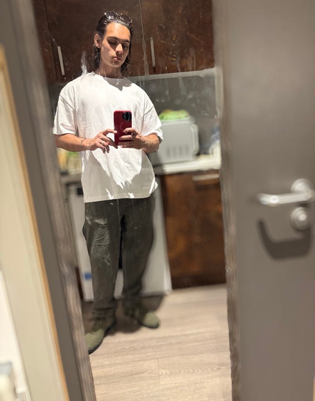 Looking for 1 or 2 people to move into a flat! Main Photo