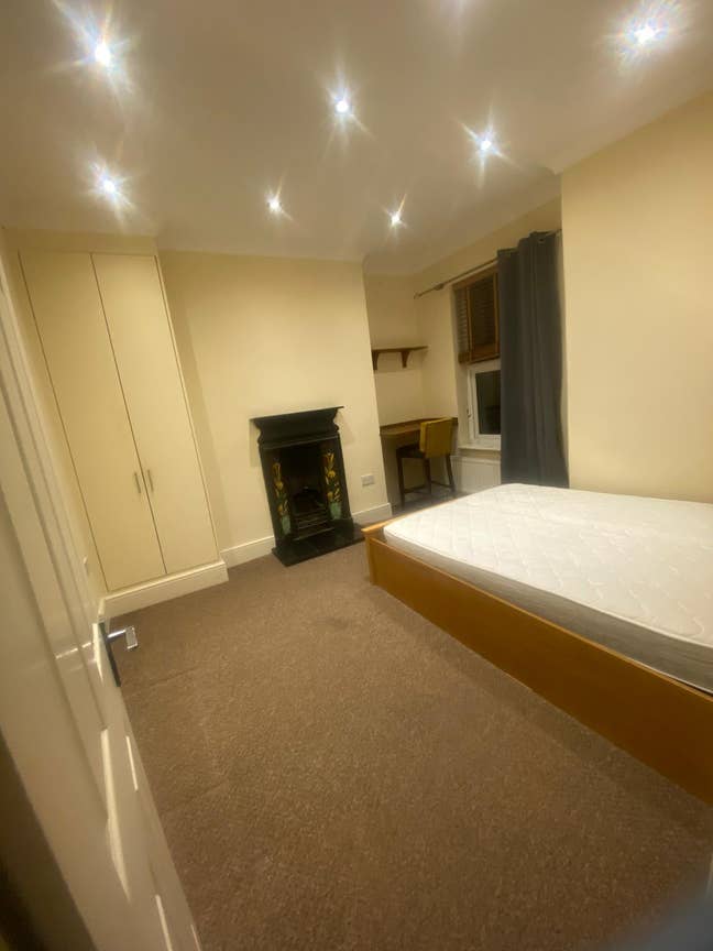 Double Room in Camberwell House Main Photo