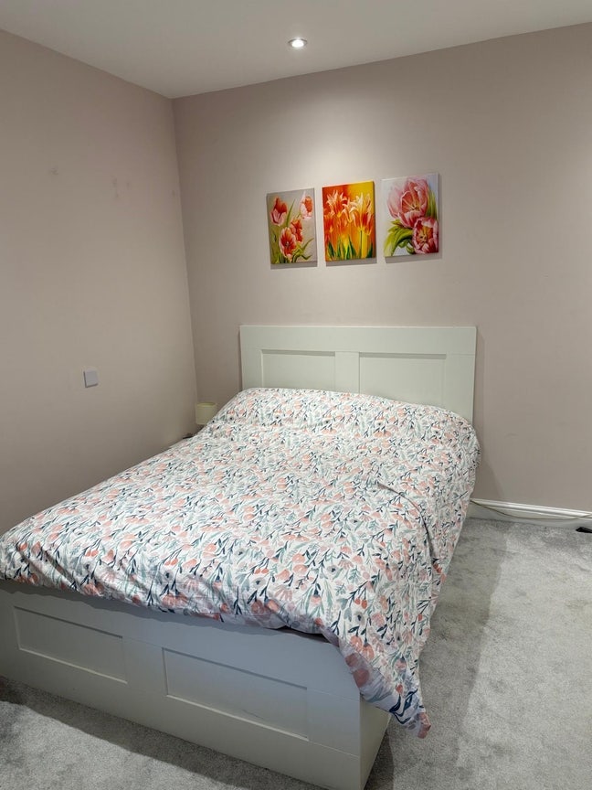 Spacious double room fully furnished in Surbiton Main Photo
