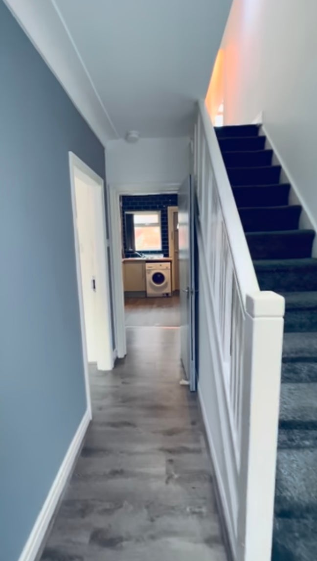 1 spacious room available - All girls flat Main Photo