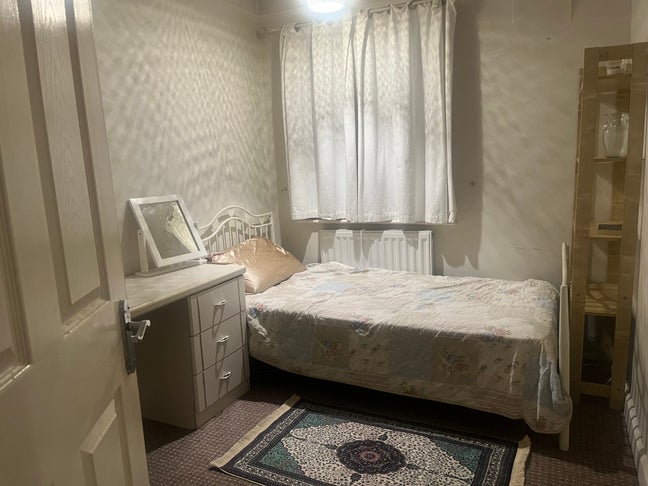 Single Furnished Clean Room Main Photo