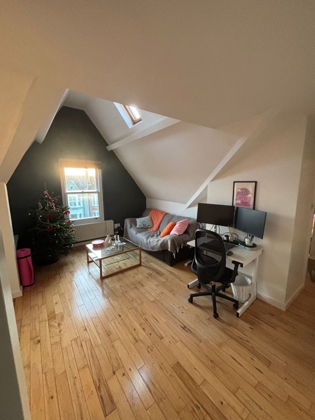 Beautifully bright & spacious flat - Clapham South Main Photo