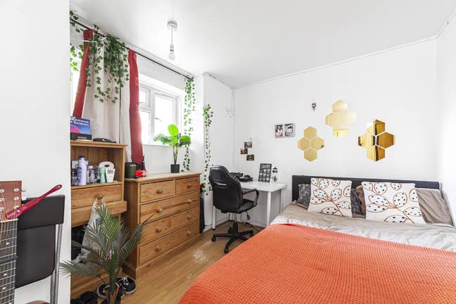 Cheapest room near tube station. Southfields ASAP Main Photo