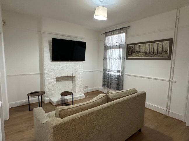 Beautiful House in upper Edmonton  Main Photo