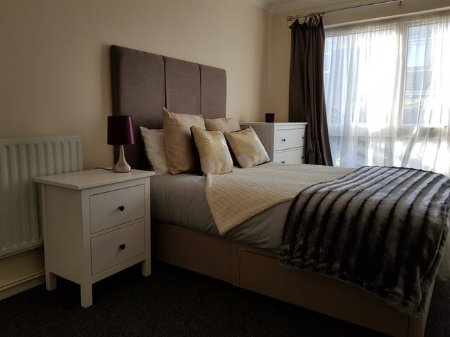 Must See! available 30th December (290-1) Main Photo