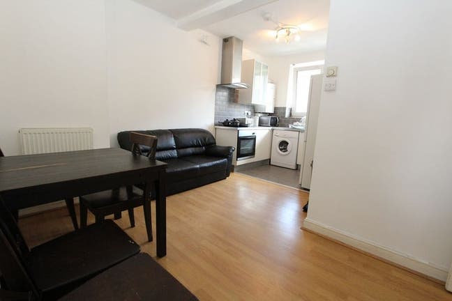 Top Furnished Room-1 Stop from Liverpool Street Main Photo