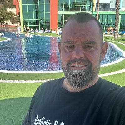 Professional Male seeks a double room Main Photo