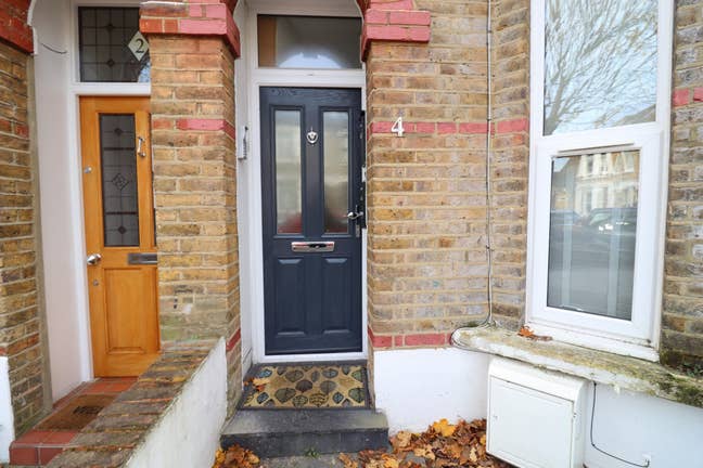 En-Suite and Room- 3 Bed Flat- Acton!!! Main Photo