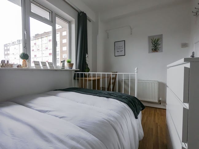 Living in Zone 1 🤠 Room in Old Street Move Now! Main Photo