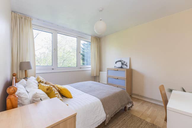 New Flat. 4 Rooms. Couples Room Availalbe Asap Main Photo