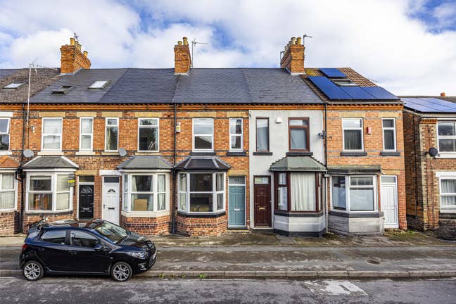 Windsor  Street  NG9  -  4  Bedroom  House  share Main Photo