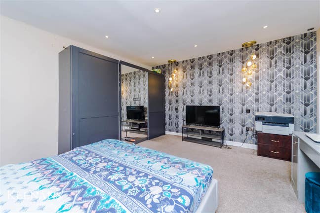 Luxury Ensuite Studio Room w/ Private Kitchen  Main Photo