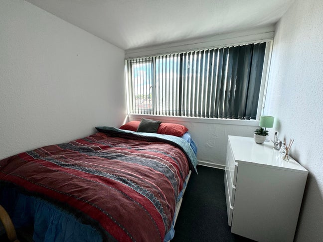 Freshly decorated studios within a converted flat Main Photo