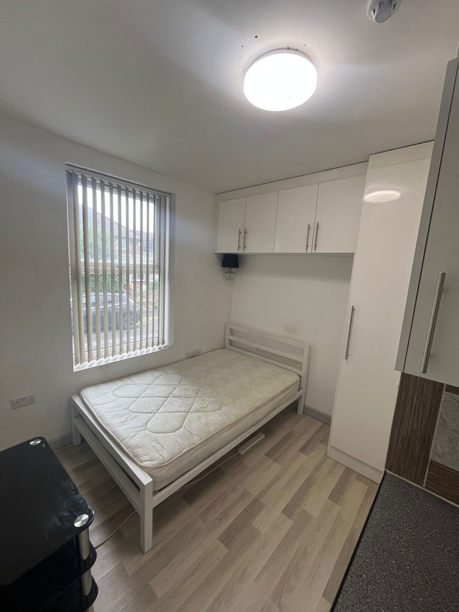 En suite room - Town centre Slough  Main Photo