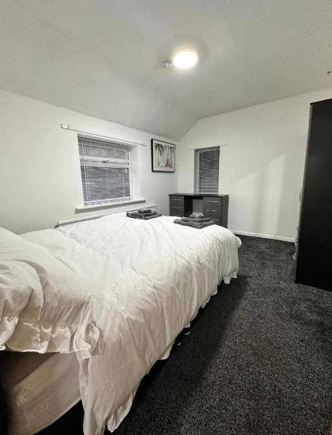 Double room is available for rent in - BL1 7BA Main Photo