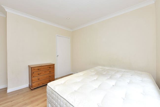 Large Furnished Double Bedroom w. Garden & Cleaner Main Photo