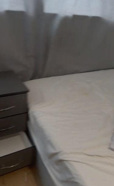 Double room is available for rent in - SE28 0GH Main Photo