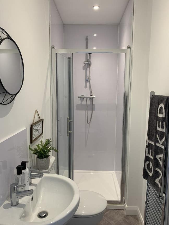 Rooms next to train station! Available in January! Main Photo